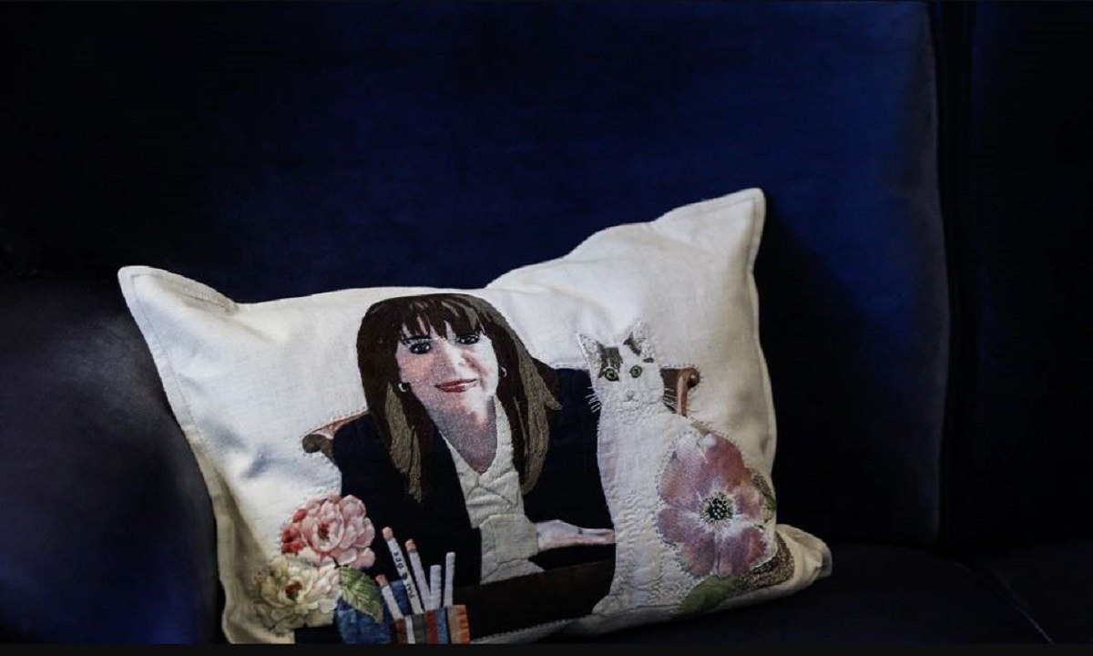 Η Κατερίνα Σακελλαροπούλου και η πρώτη γάτα της Ελλάδας (Pics)