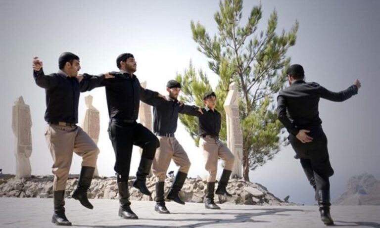 Ο προεδρεύων της Βουλής, Χαράλαμπος Αθανασίου, μιλούσε για τσίπουρα και πεντοζάλη σε ανοιχτά μικρόφωνα (Vid)