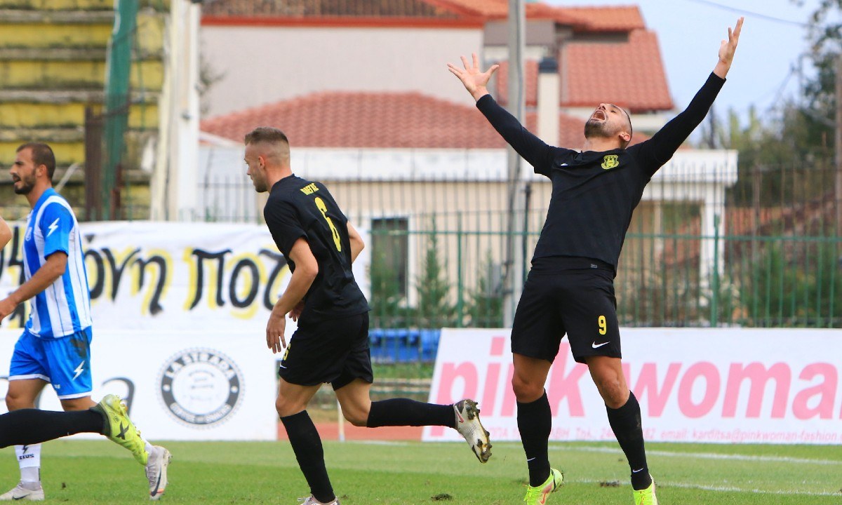 Την πρόκριση στη φάση των «16» του Κυπέλλου Ελλάδας πήρε η Αναγέννηση Καρδίτσας, με 5-4 στα πέναλτι της Καλλιθέας (κ.α. 0-0).