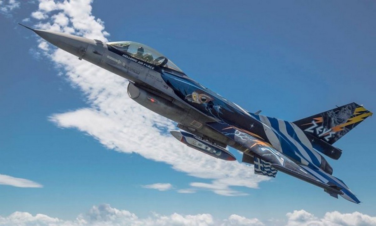 Το F-16 ΖΕΥΣ σκίζει τον ουρανό της Θεσσαλονίκης και στέλνει ηχηρό μήνυμα στους Τούρκους