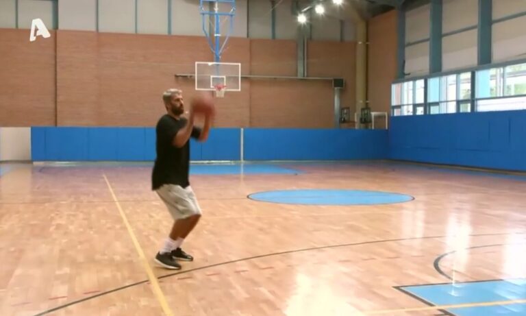 «Γεια σου Παππά-Παππά με… τα κορίτσια τα τρελά» (vid)