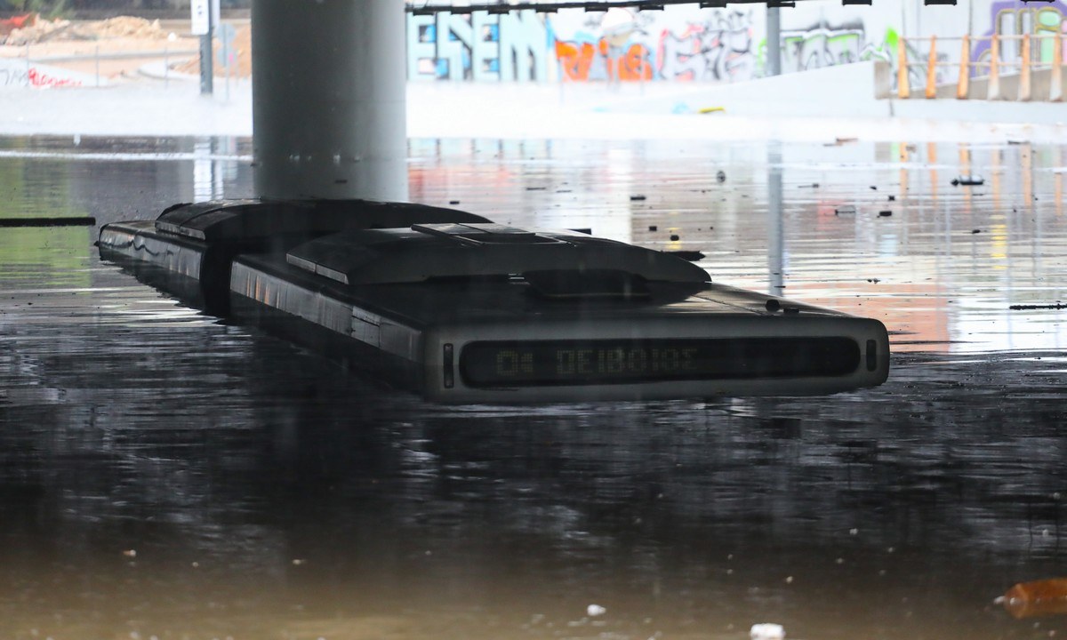 Κακοκαιρία Μπάλλος: Οι χρήστες του Twitter δίνουν ρεσιτάλ με τη βροχή και της πλημμύρες