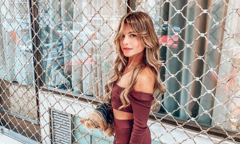 Η Ελευθερία Ελευθερίου φωτογραφίζεται χωρίς μπλούζα και τρελαίνει τους πάντες