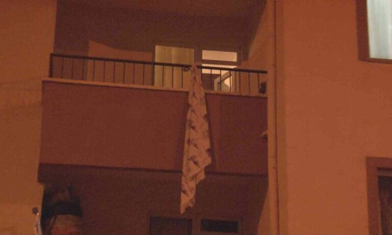 Toυρκία: Γυναίκα δραπέτευσε από τον άντρα της με σεντόνι από τον τρίτο