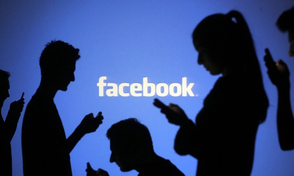Facebook: Αυτή είναι η γυναίκα που «κατηγορείται» πως έριξε το Facebook