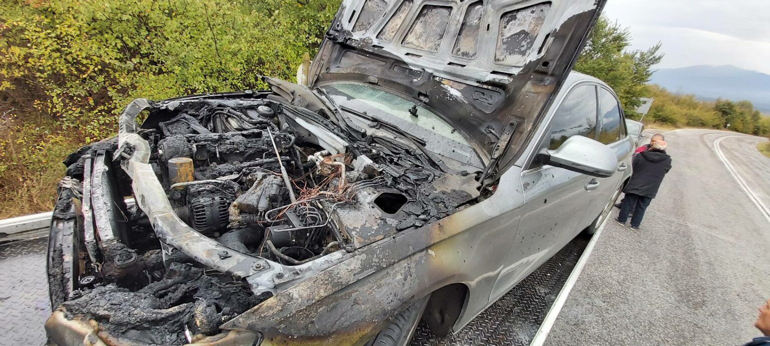 Παναγιώτης Ψωμιάδης: Πήρε φωτιά το αμάξι του - «Δεν είχα φρένα, φλόγες βγήκαν μέσα από το καπό» (pics)