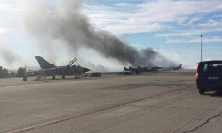 Φωτιά στο αεροδρόμιο Αράξου – Συναγερμός για αποθήκη πυρομαχικών δίπλα στο σημείο