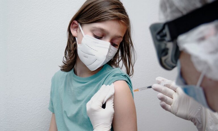 Κορονοϊός: Δίνουν έγκριση για εμβολιασμούς μικρών παιδιών 5-11 ετών παρά τις αντιδράσεις της επιστημονικής κοινότητας