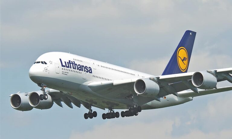 Απίστευτο: Δίχρονο παιδί δε φορούσε μάσκα και η Lufthansa κατέβασε την οικογένεια από το αεροπλάνο!