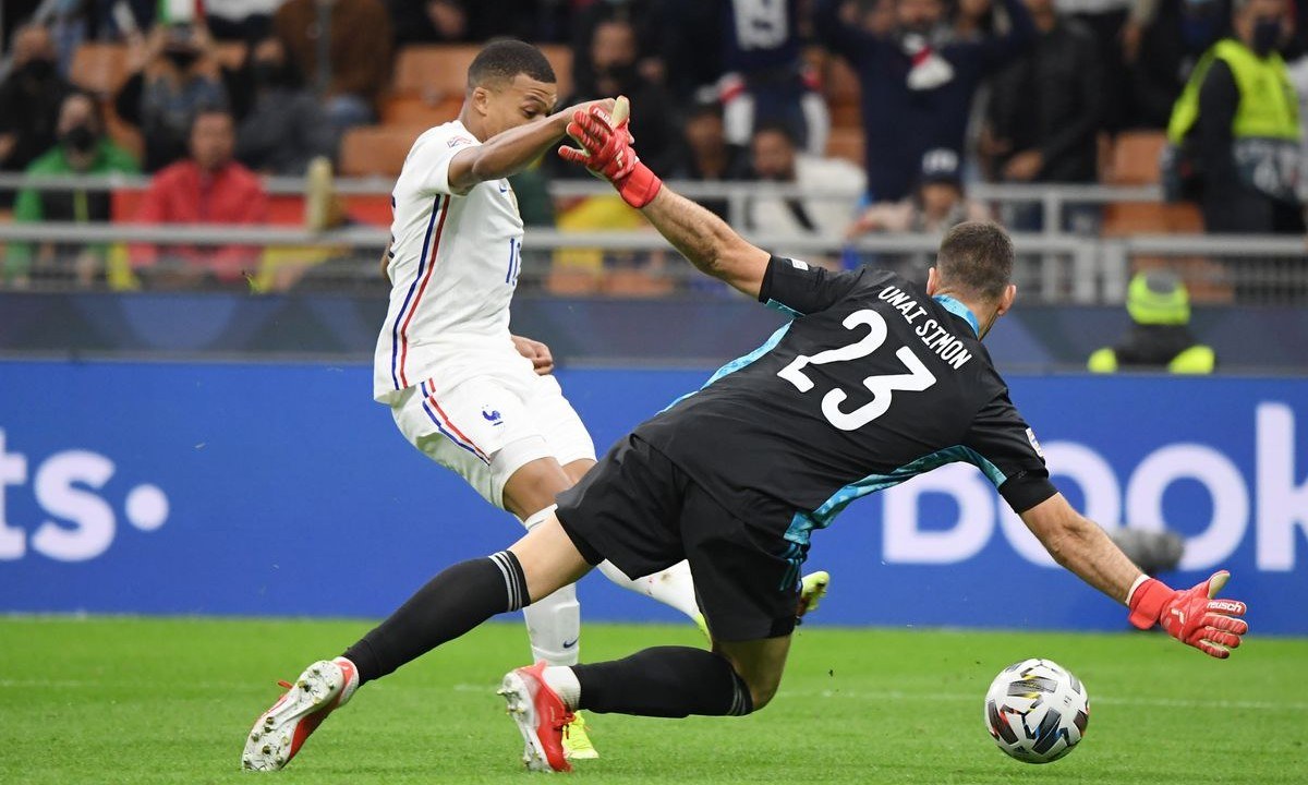 Διαιτησία: Πολλή φασαρία για το αν έπρεπε τελικά να μετρήσει ή όχι το νικητήριο γκολ του Μπαπέ στον τελικό του Nations League, Γαλλία - Ισπανία 2-1.