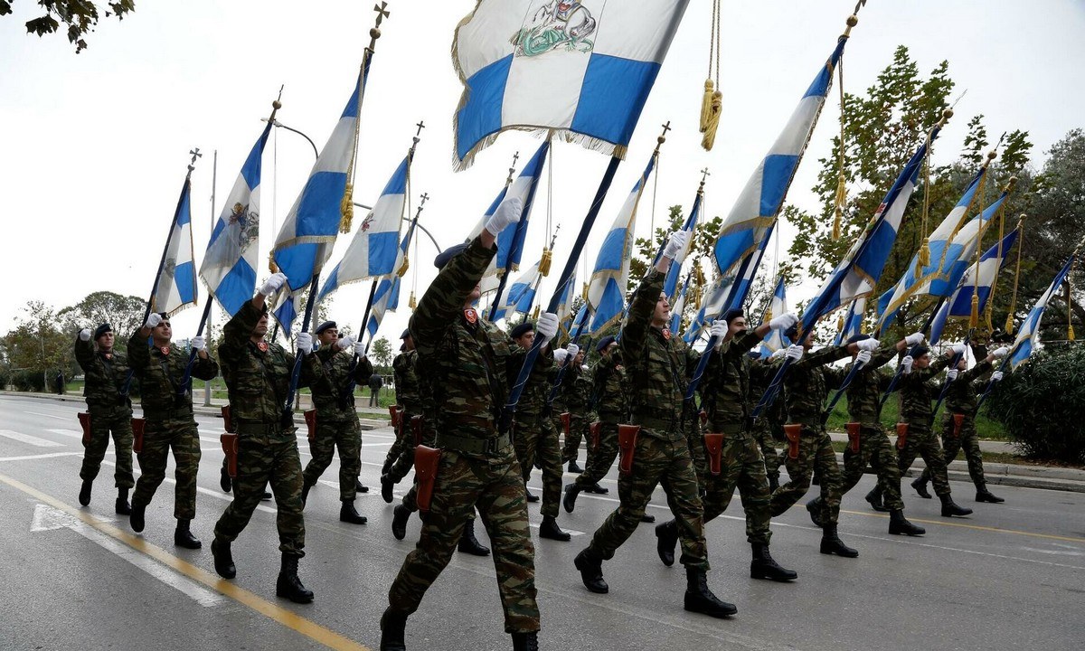 Παρελάσεις: Κανονικά και για τους ανεμβολίαστους μετά την κατακραυγή