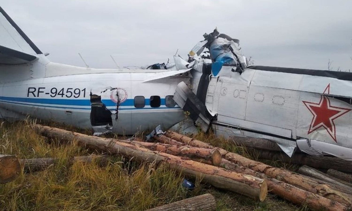 Ρωσία: Δεκαέξι άνθρωποι έχασαν σήμερα τη ζωή τους και 7 τραυματίστηκαν  από τη συντριβή αεροπλάνου L-410 κοντά σε πόλη στην περιοχή του Ταταρστάν.