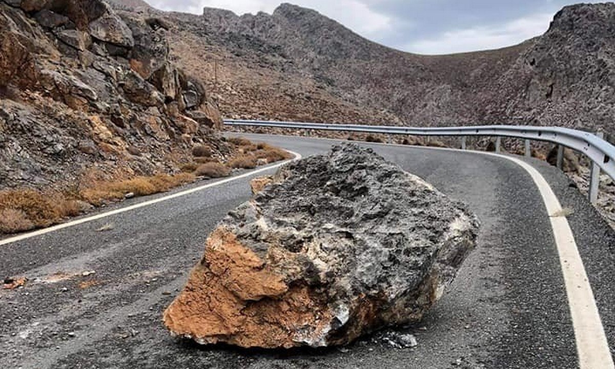 Σεισμός – Κρήτη: Έπεσαν τεράστιοι βράχοι στον δρόμο!