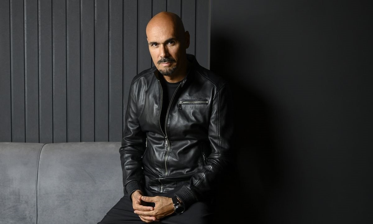 GNTM 4 – Ο Δημήτρης Σκουλός βαμμένος αστέρι! Δεν φαντάζεστε ποιος τον έκανε έτσι!