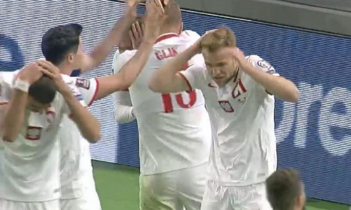 Αλβανία – Πολωνία: Γκολ ο Σβιντέρσκι, «βροχή» από μπουκάλια στους πανηγυρισμούς (vid)