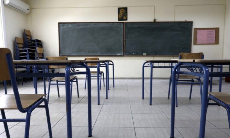 Σοκ στην Αττική: 11χρονη μαθήτρια μπήκε στην τάξη με κουζινομάχαιρο! (vid)