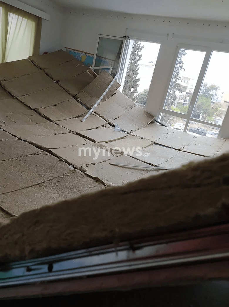 Θεσσαλονίκη: Κατέρρευσε ταβάνι στο 4ο Δημοτικό σχολείο Πυλαίας - Φωτογραφίες σοκ