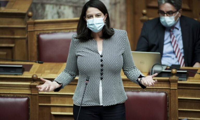 Κεραμέως: «Καμία απολύτως συζήτηση για κλείσιμο σχολείων»