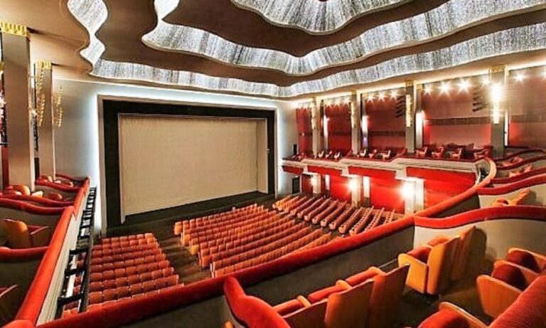 Θέατρο Παλλάς: Τηλεφώνημα για βόμβα – Άρχισε έρευνες η ΕΛ. ΑΣ