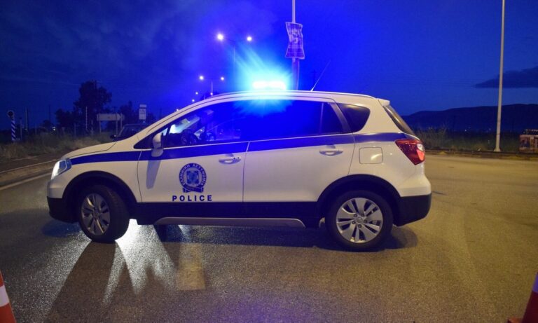 Πειραιάς: Σήμερα τα ξημερώματα το τμήμα της Τροχαίας Πειραιά δέχθηκε επίθεση από αγνώστους με ρίψη μολότοφ.
