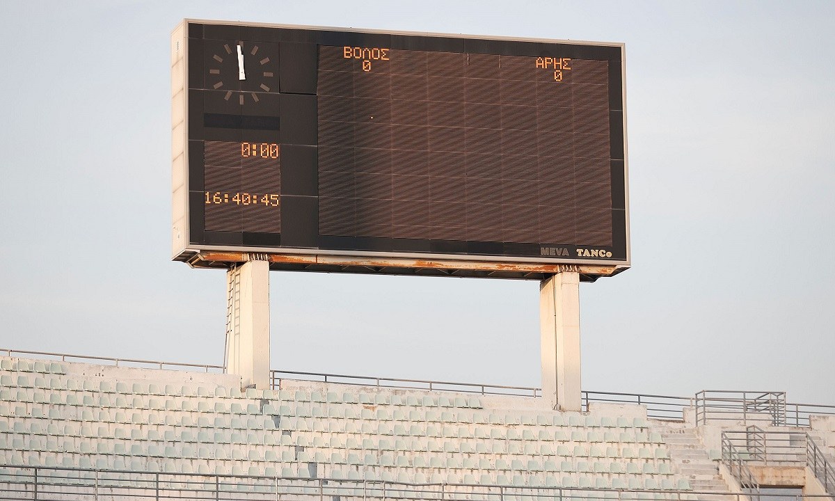 Βόλος – Άρης: Χαμός στο Πανθεσσαλικό – Ξύλο εντός και εκτός γηπέδου!