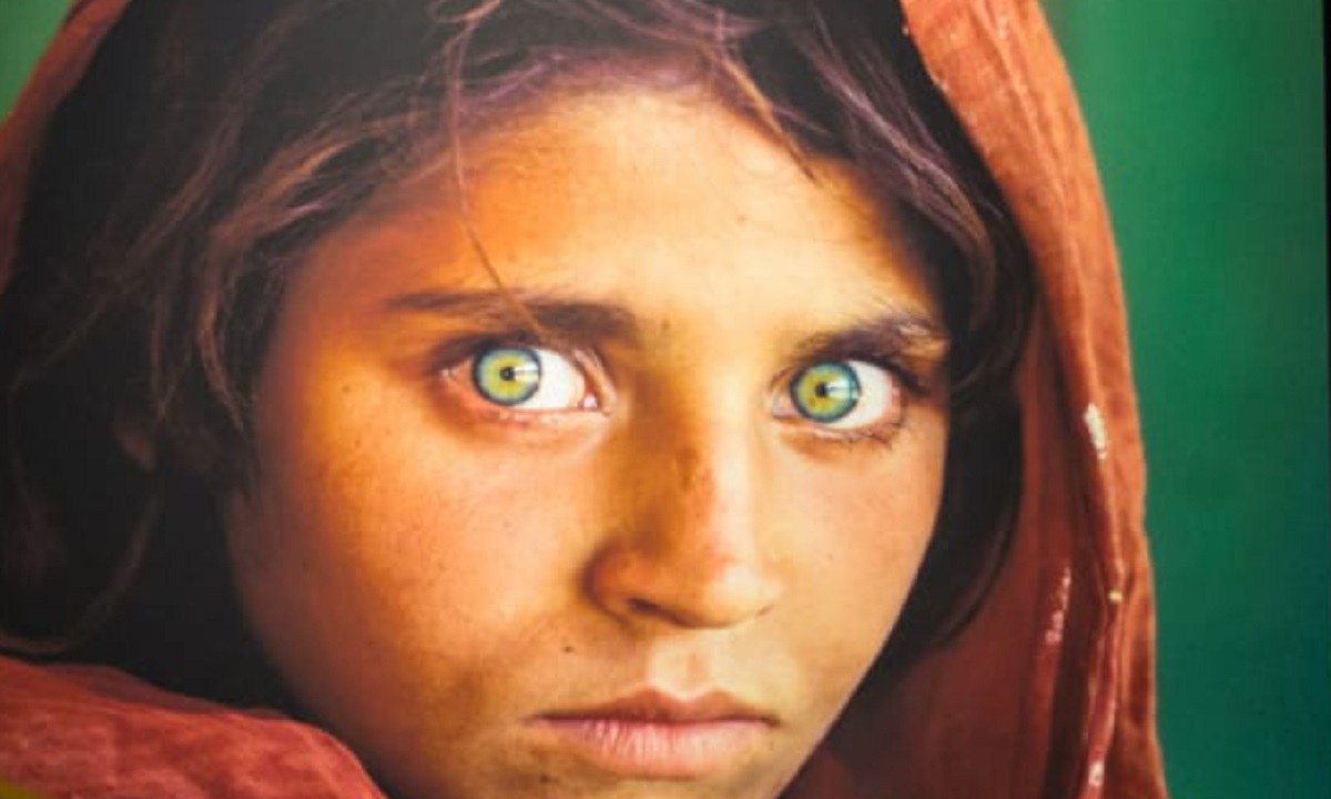 National Geographic: Δείτε πώς είναι σήμερα το κορίτσι από το Αφγανιστάν που ήταν εξώφυλλο το 1985