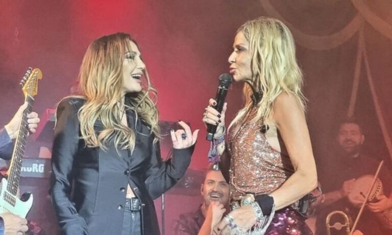 Δέσποινα Βανδή – Άννα Βίσση: Τραγούδησαν μαζί στην ίδια σκηνή και έδωσαν πάλι φιλί στο στόμα!