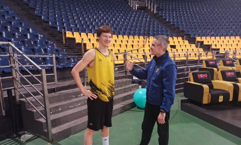 Άρης: Από το αεροδρόμιο στο γήπεδο ο Κλόμπουτσαρ