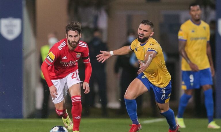 Μπελενένσες – Απίστευτο! Με εννιά παίκτες κόντρα στην Μπενφίκα!