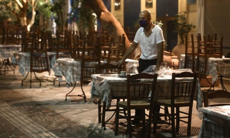 Πρόεδρος Εστιατόρων Αττικής: «Αχρηστεύθηκαν οι εξωτερικοί χώροι – Κινδυνεύουμε να κλείσουμε»