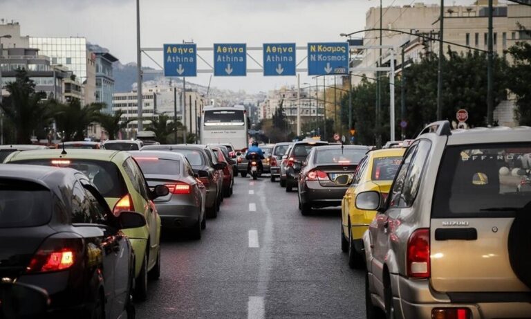 Αθήνα: Κυκλοφοριακό χάος στην πρωτεύουσα – «Κατακόκκινο» το κέντρο (pics)
