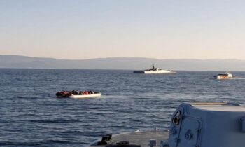 Λέσβος: Σκάφος με μετανάστες επιχείρησε να «εισβάλλει», συνοδεία της τουρκικής ακτοφυλακής!