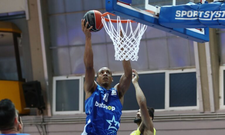 Λαύριο- Ιωνικός Νίκαιας 59-61: Άθλος με εννέα παίκτες!