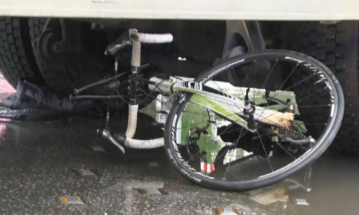 Θεσσαλονίκη: Νεκρή η 42χρονη ποδηλάτισσα που παρασύρθηκε από φορτηγό – Συγκλονιστικές εικόνες