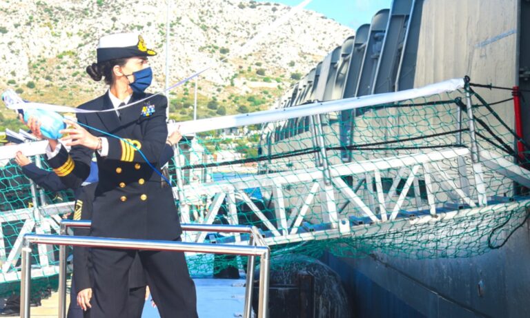 Πολεμικό Ναυτικό: Η πλωτάρχης που έκλεψε την παράσταση στην ονοματοδοσία του ΑΙΑΣ