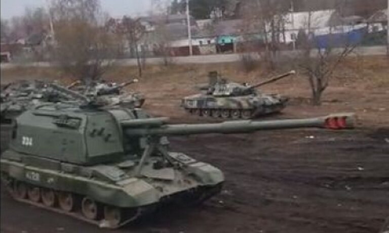 Ρωσία: Βλέπουν πόλεμο στην Ουκρανία ενώ η Μόσχα μετακινεί σοκαριστικό αριθμό δυνάμεων στα σύνορα