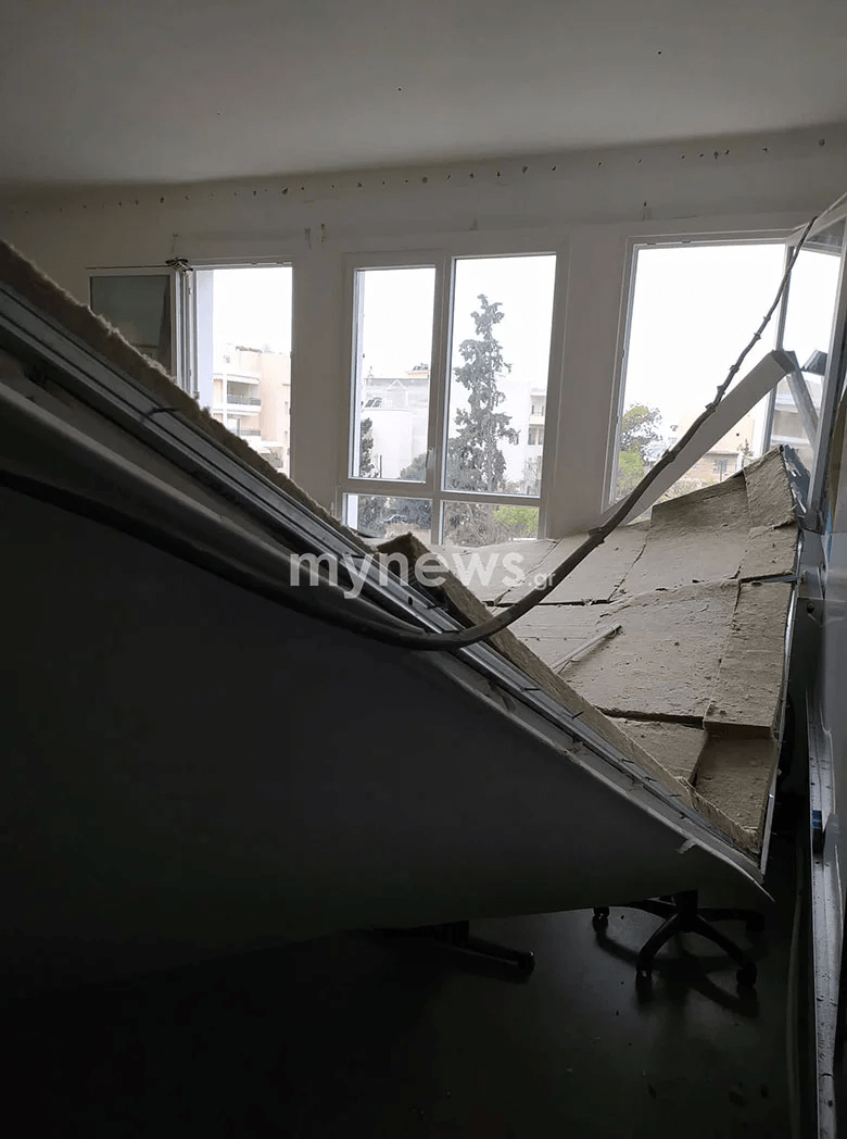 Θεσσαλονίκη: Κατέρρευσε ταβάνι στο 4ο Δημοτικό σχολείο Πυλαίας - Φωτογραφίες σοκ
