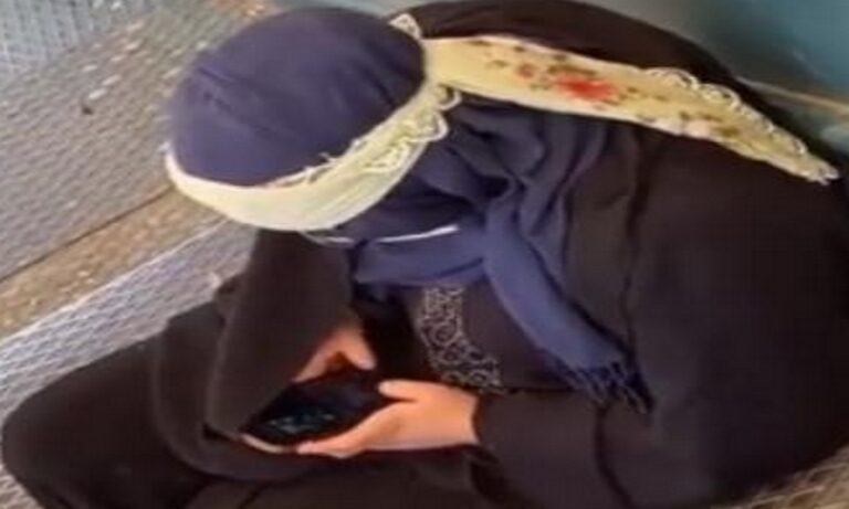 Toυρκία: Zητιάνα με τηλέφωνο αξίας χιλιάδων τουρκικών λιρών