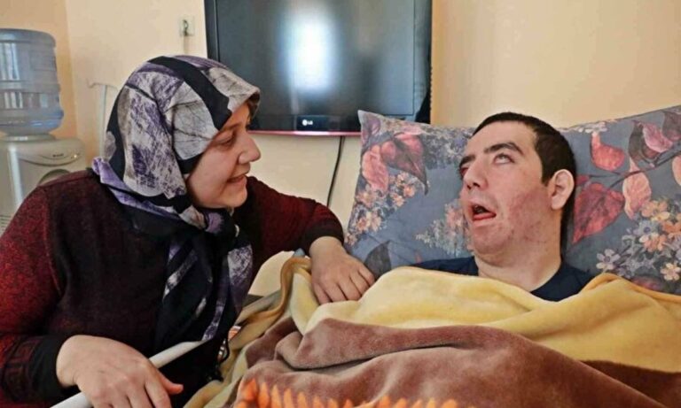 Τουρκία: Σοκαριστικό – Εδώ και οκτώ χρόνια δεν μπορεί να κλείσει τα βλέφαρα του – Δείτε γιατι