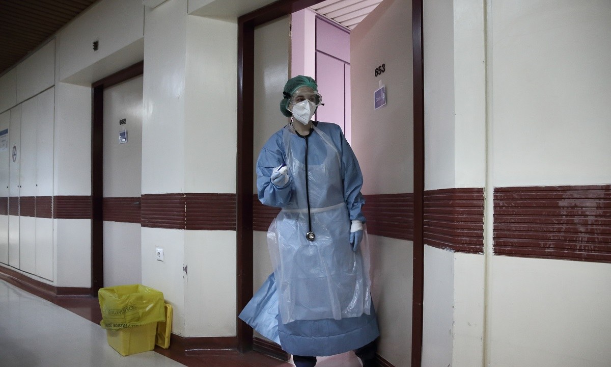 Κορονοϊός: Σε στάδιο «ασφυξίας» βρίσκεται το νοσοκομείο στο Βόλο, με την πληρότητα στη ΜΕΘ να φτάνει το 100%.
