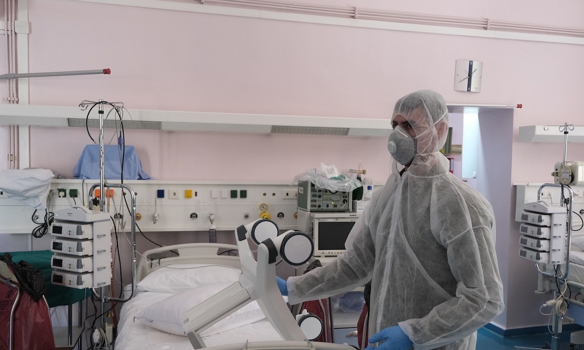 Κορονοϊός: Τις ευθύνες της κυβέρνησης εκθέτει μελέτη για τη θνητότητα των διασωληνωμένων ασθενών σε σχέση με το φόρτο του συστήματος υγείας.