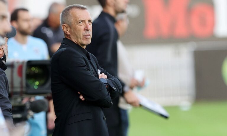 ΟΦΗ: Ο πονοκέφαλος του Νιόπλια πριν τον Ολυμπιακό