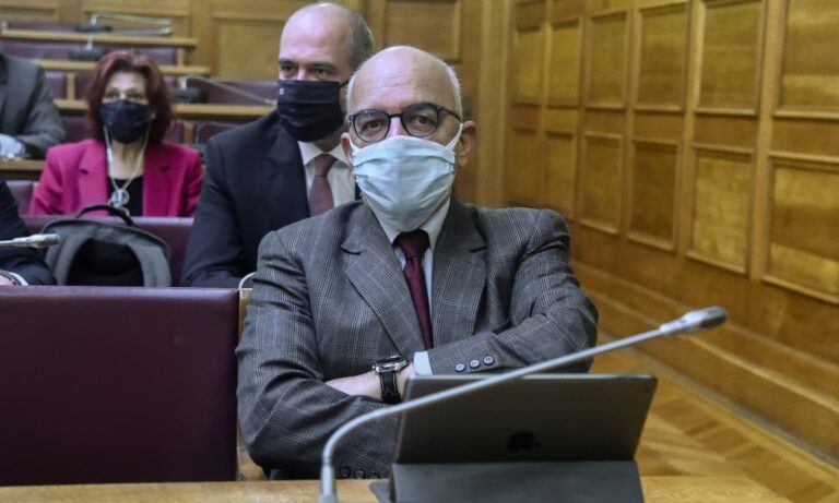 Έντονες αντιδράσεις προκάλεσε η χρήση της λέξης «μπάτσοι» από τον Μπάμπη Παπαδημητρίου, η οποία μάλιστα ακούστηκε στον «αέρα» του ΣΚΑΪ.