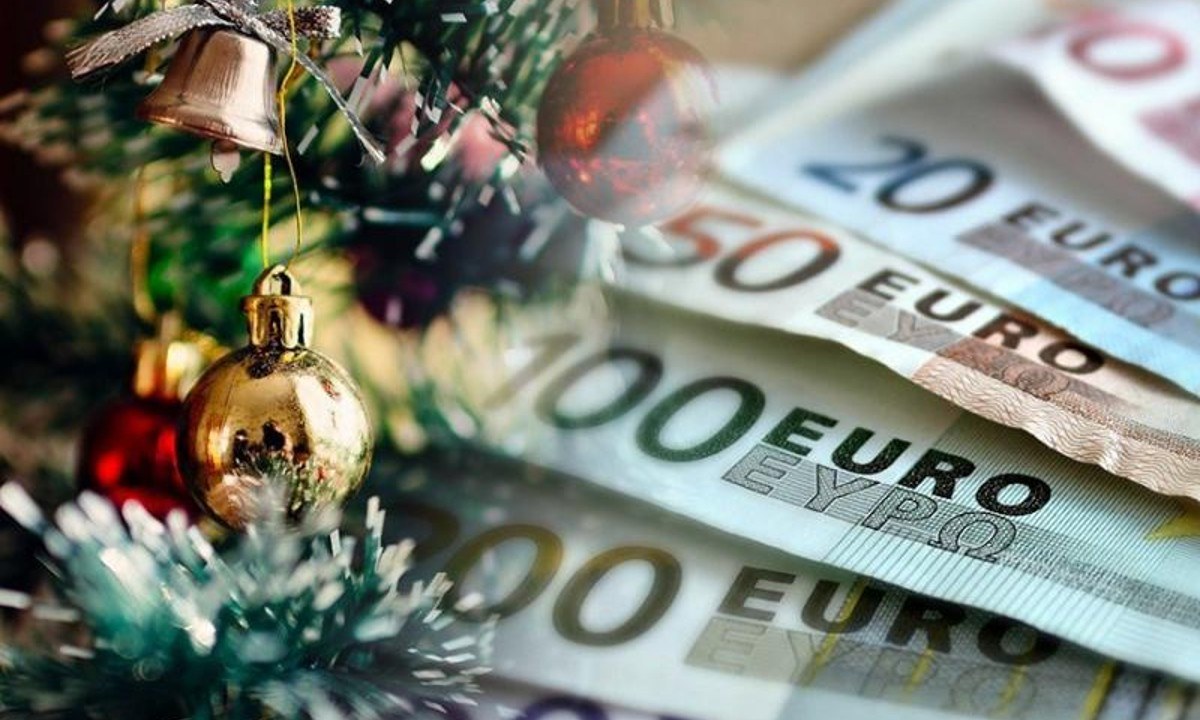 Δώρο Χριστουγέννων: Υπολογίστε το ποσό που δικαιούστε Ολόκληρο το δώρο Χριστουγέννων θα καταβληθεί στους εργαζόμενους μέχρι 21 Δεκεμβρίου
