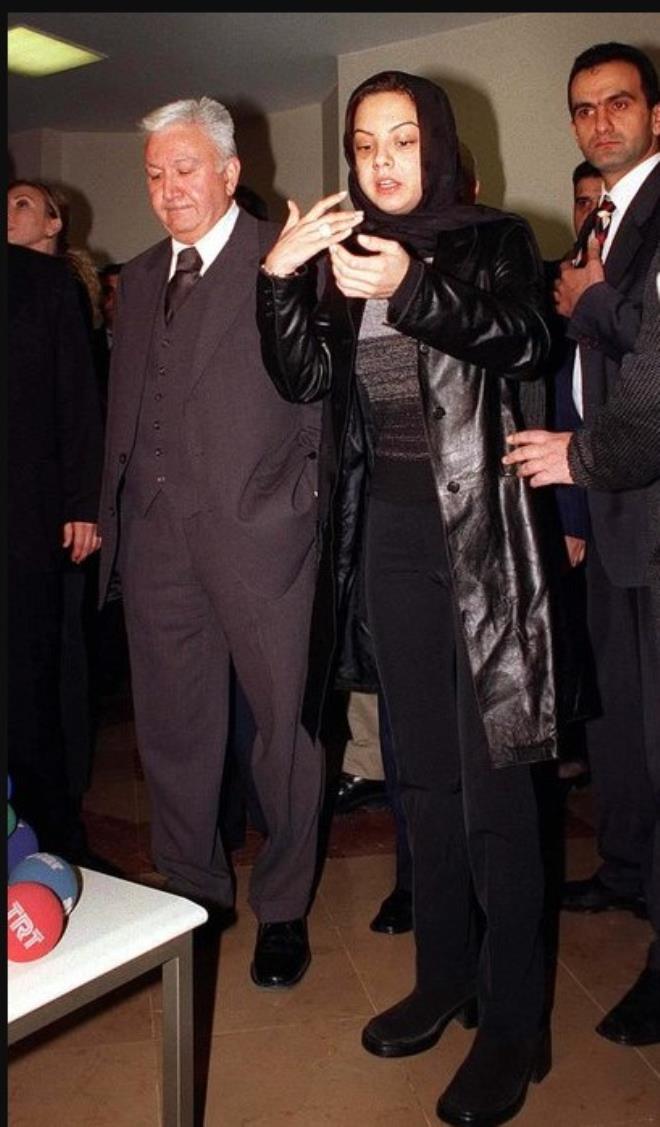 Τουρκία: Η Εbru Gündeş είναι το μοναδικό περιστατικό στην τηλεοπτική ιστορία παγκοσμίως, που υπέστη εγκεφαλικό επεισόδιο σε ζωντανή μετάδοση.