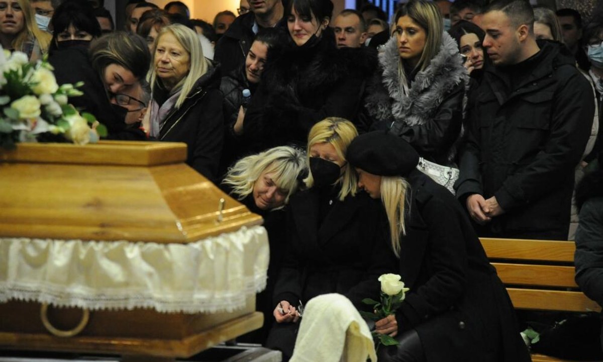 Κηδεύτηκε ο Γέλοβατς, τραγικές φιγούρες τα μέλη της οικογένειάς του