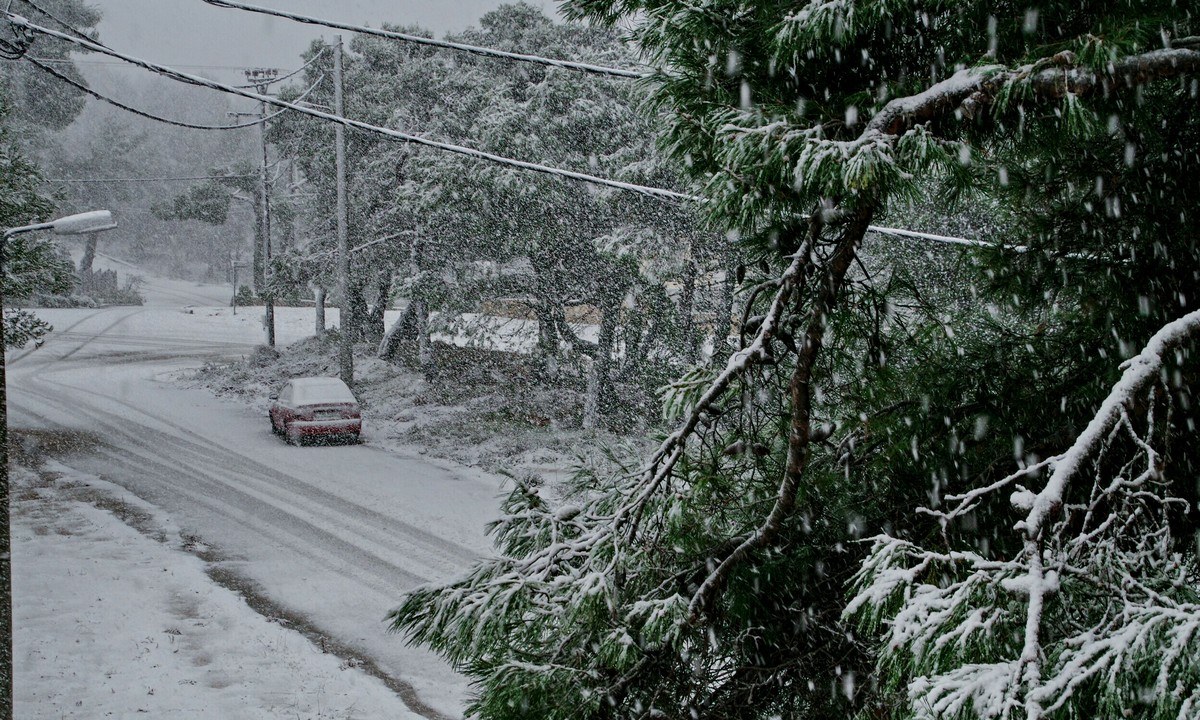 Κακοκαιρία «Κάρμελ»: Που χιονίζει και ποιοι δρόμοι είναι κλειστοί αυτή την ώρα