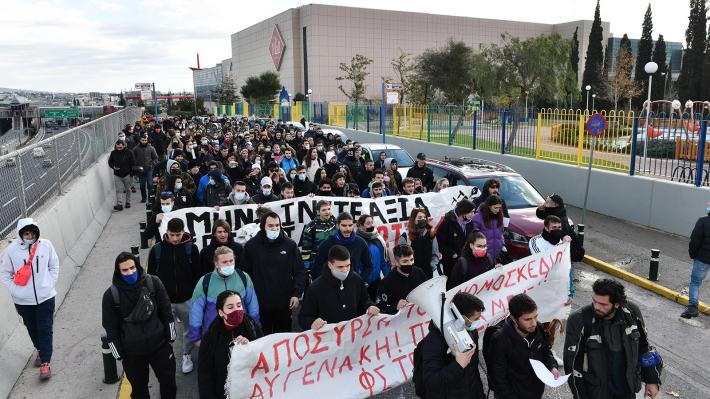 Φοιτητές ΤΕΦΑΑ: Συγκέντρωση διαμαρτυρίας έξω από το Υπουργείο Παιδείας για την απόσυρση του νέου αθλητικού νομοσχεδίου (pics)