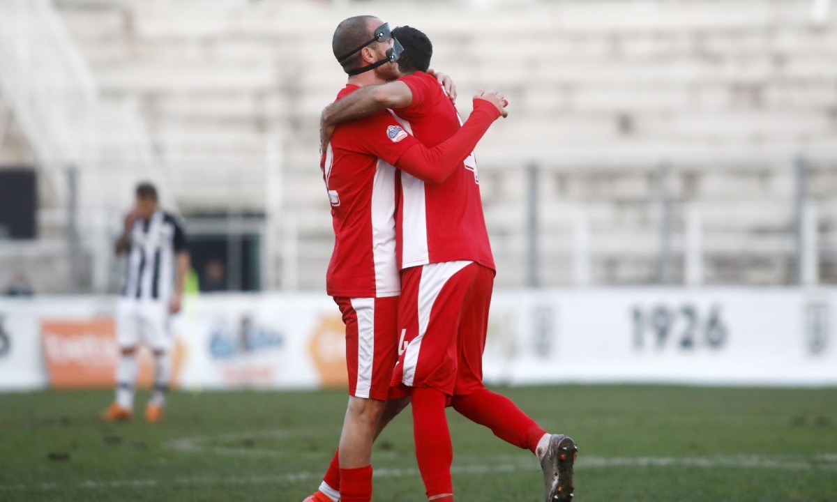 Super League 2 - 1oς όμιλος: Κερδισμενη της αγωνιστικής η Ξάνθη που ανέβηκε στην κορυφή μετά τη νίκη της επί του ΠΑΟΚ Β. Ισόπαλο το ντέρμπι στο Αλκαζάρ ανάμεσα σε ΑΕΛ και Αναγέννηση Καρδίτσας.