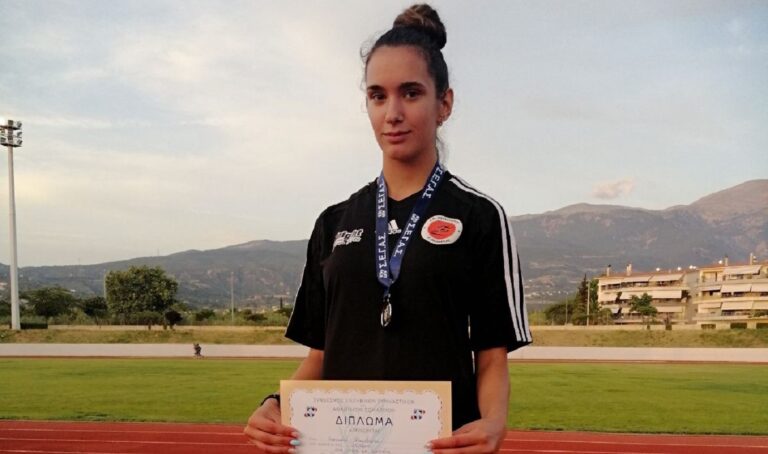 Η Αναστασία Καρβουνά είναι από τα ανερχόμενα ταλέντα στα 400μ. εμπόδια. Πέρσι ξεχώρισε με τη νίκη της στο Πανελλήνιο Πρωτάθλημα Κ18 στο Βόλο.